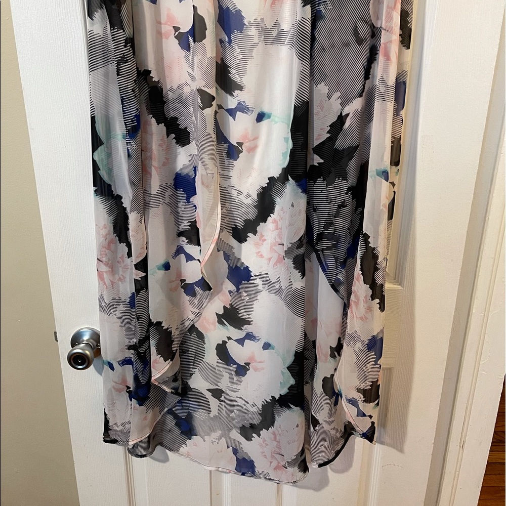 Boutique - Long Sheer Material Overpiece Size 2X - Picture 4 of 7
